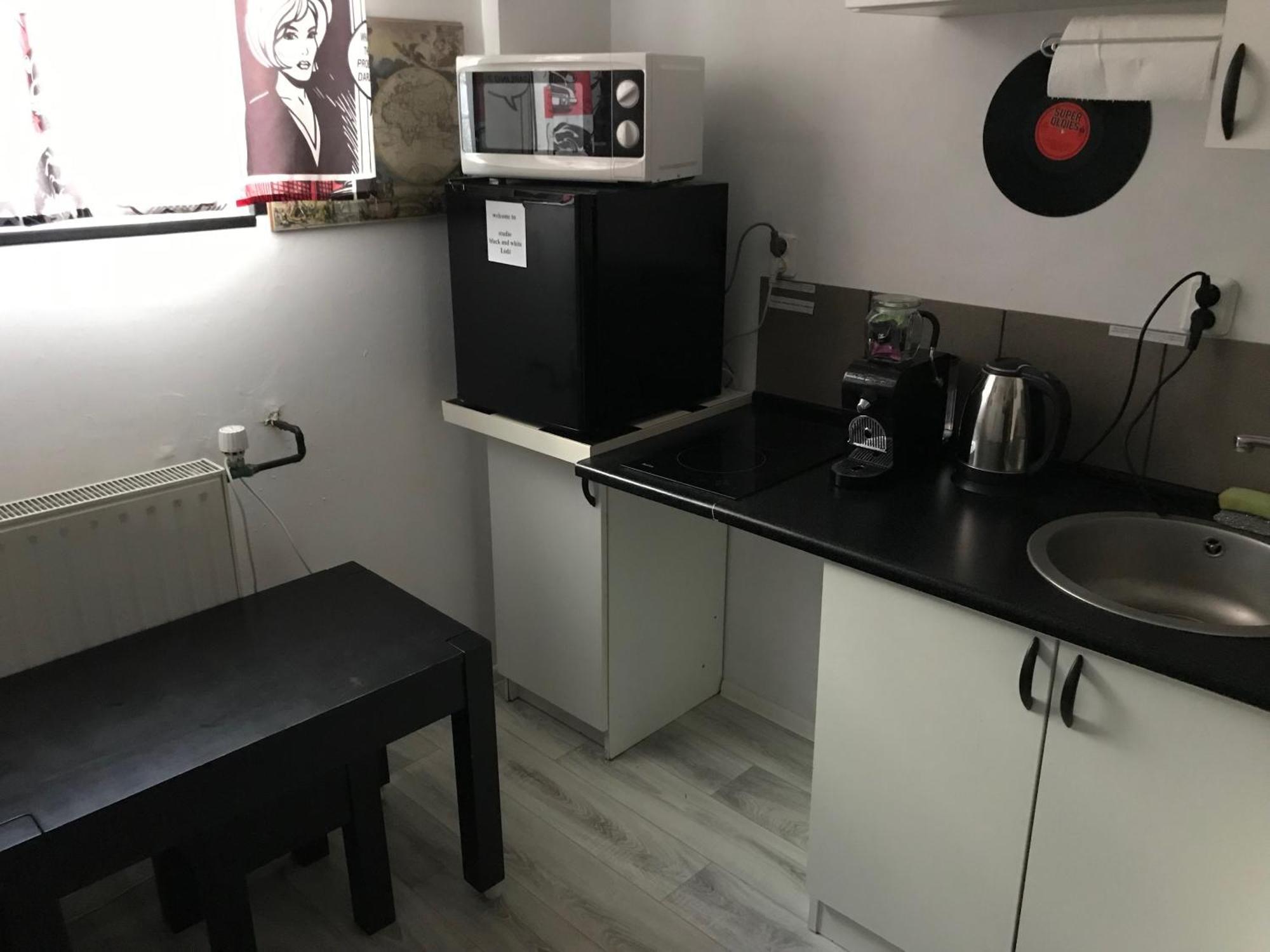 Apartmán Studio Black And White Lodž Exteriér fotografie